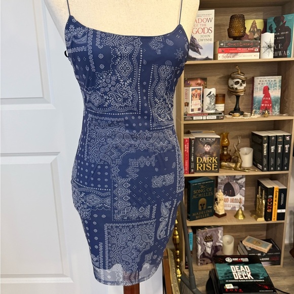 Forever 21 Dresses & Skirts - FOREVER 21 | Blue Paisley Spaghetti Strap Dress